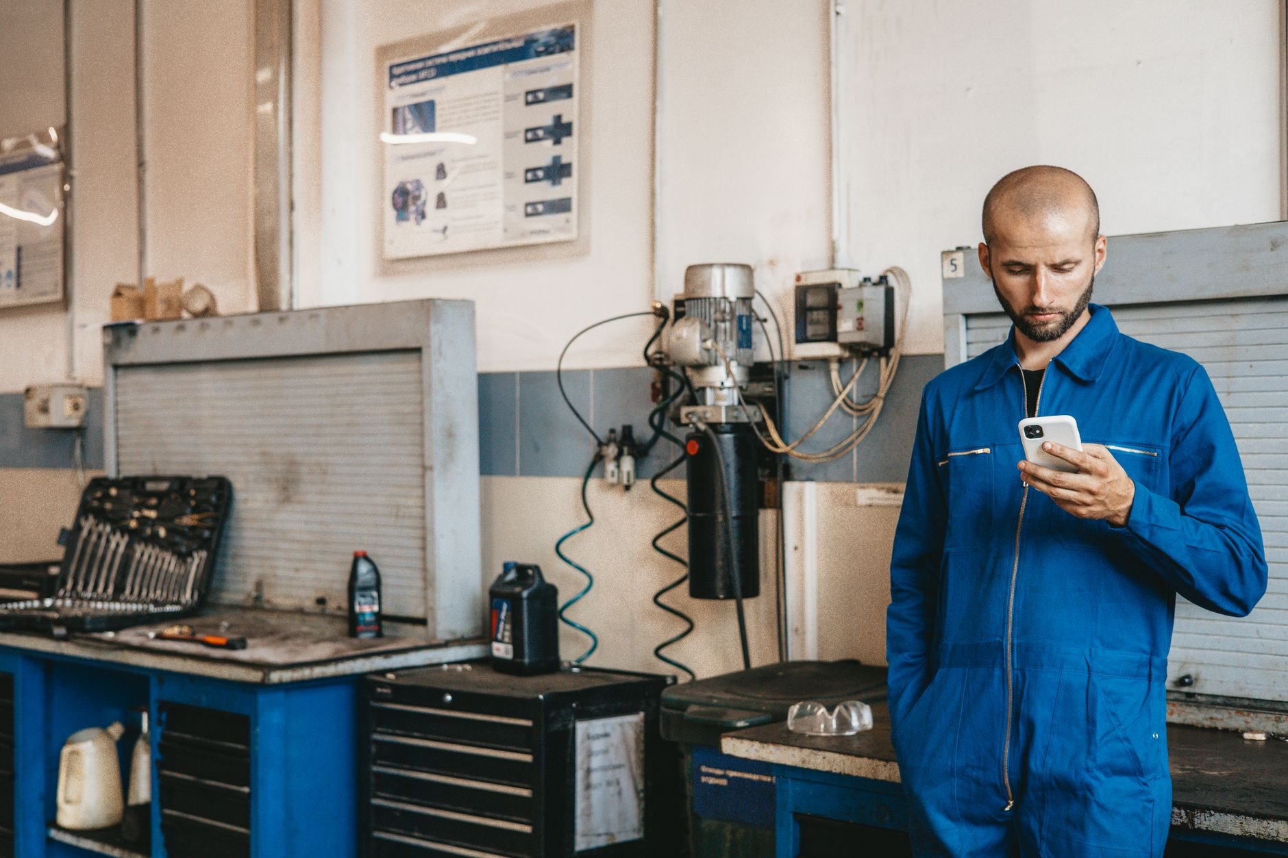 Fahrzeug-Apps im Kfz-Betrieb: Smarte Tools für Azubis 2026