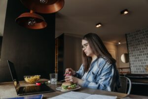 Führerschein lernen 2026: Apps und Online-Kurse im Überblick